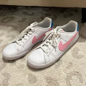 Nike women’s sneakers
